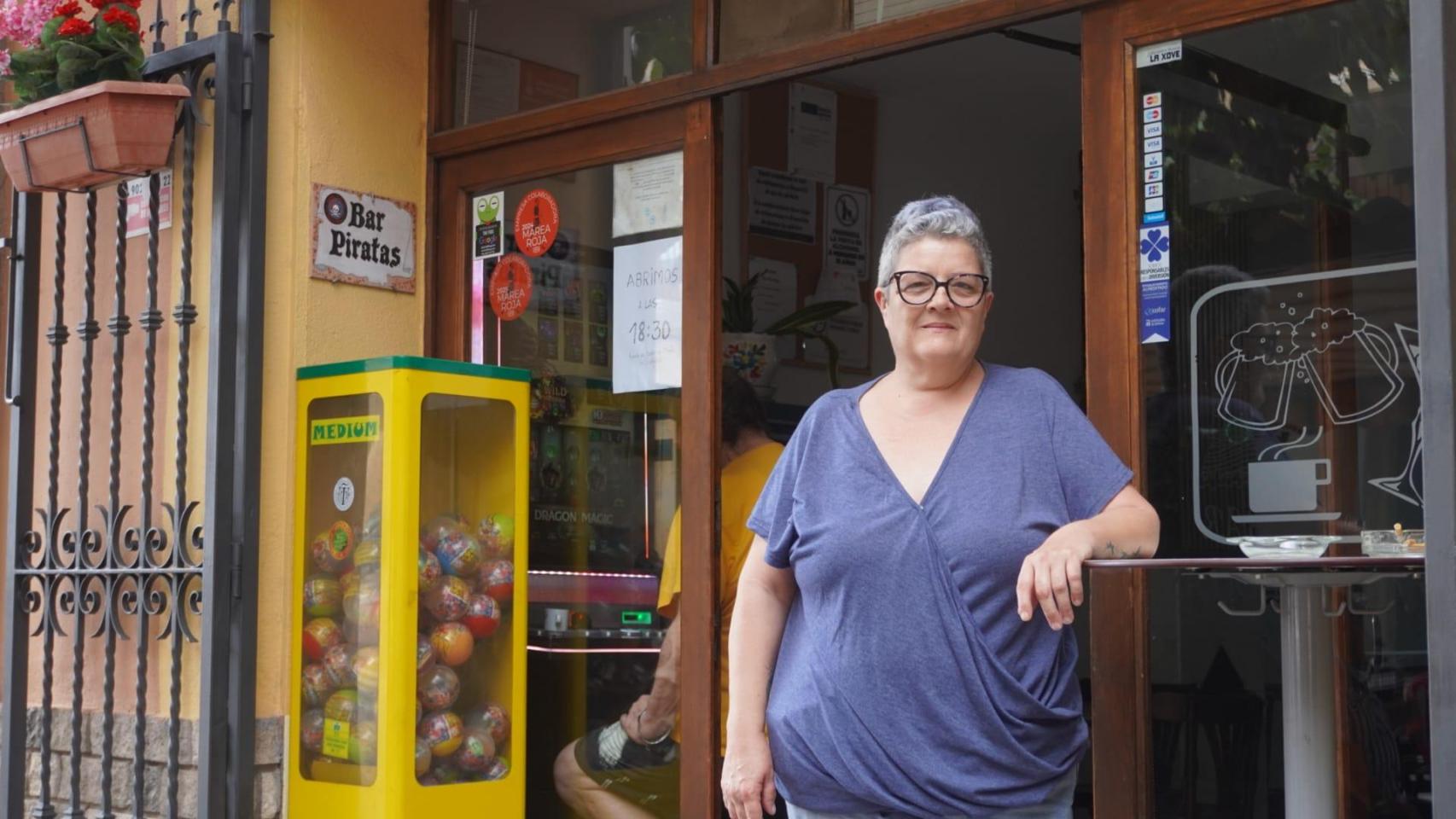 Raquel, dueña del bar Los Piratas de Ibi.