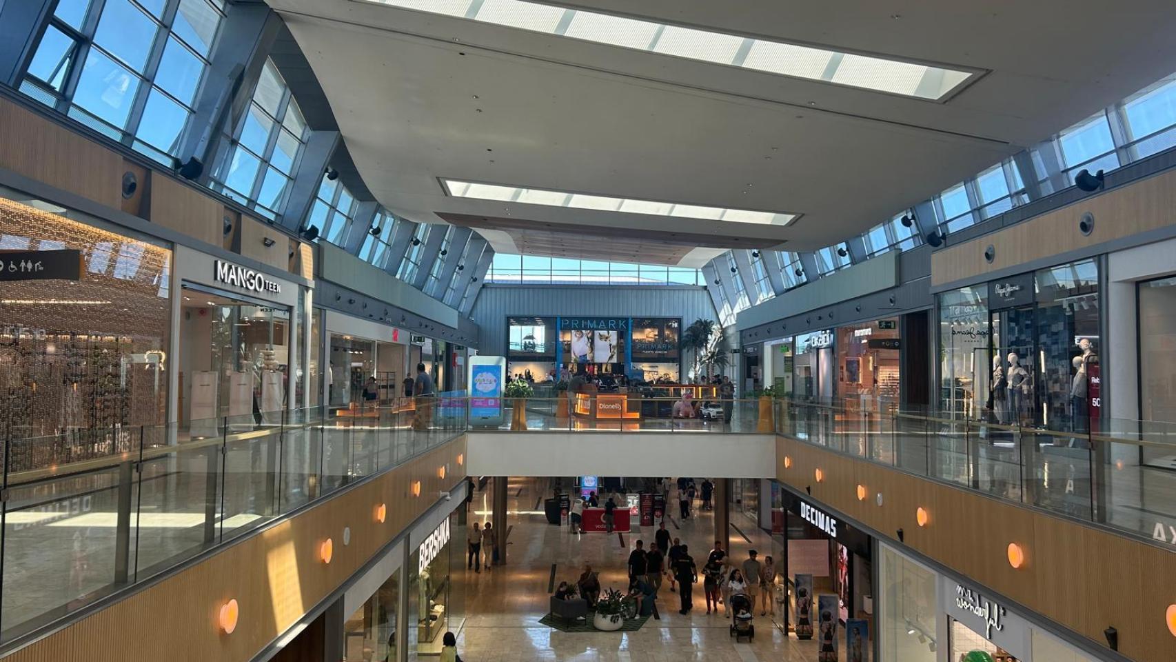 Abre una nueva tienda especializada en todo tipo de vaqueros en Puerto Venecia.