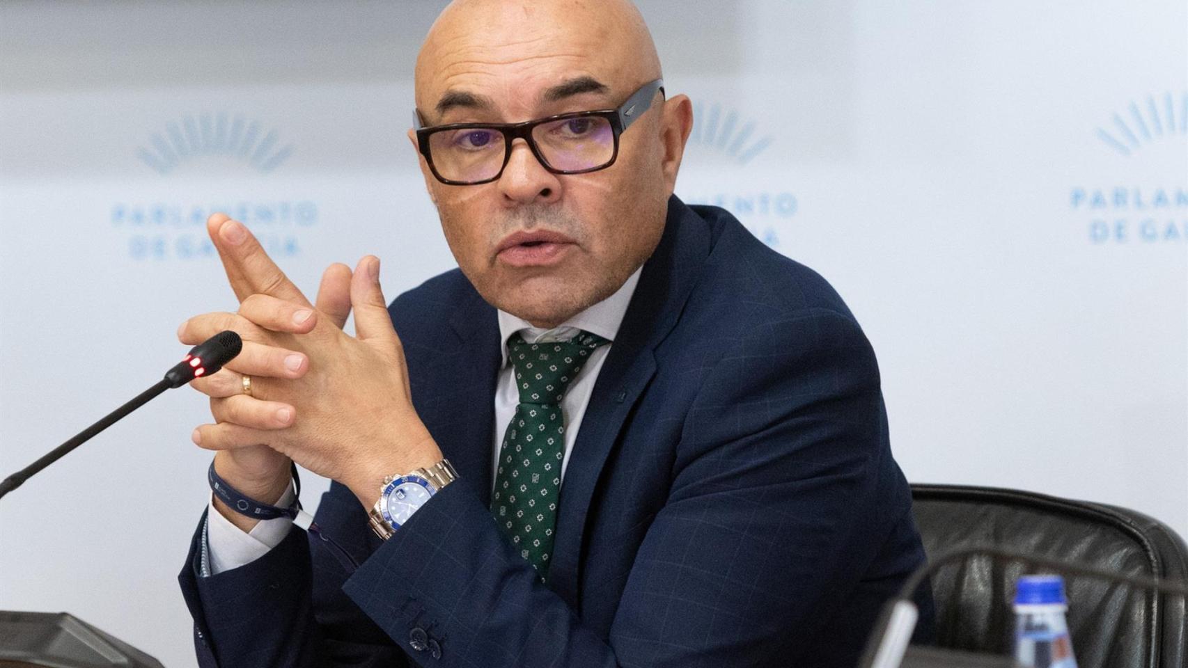 El director xeral de Loita contra a Violencia de Xénero, Roberto Barba, en la comisión 5ª, de sanidad, política social y empleo del Parlamento