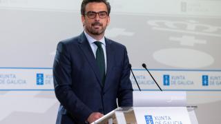 Diego Calvo exige "menos palabras y más hechos" a Óscar Puente sobre los trenes de proximidad en Galicia