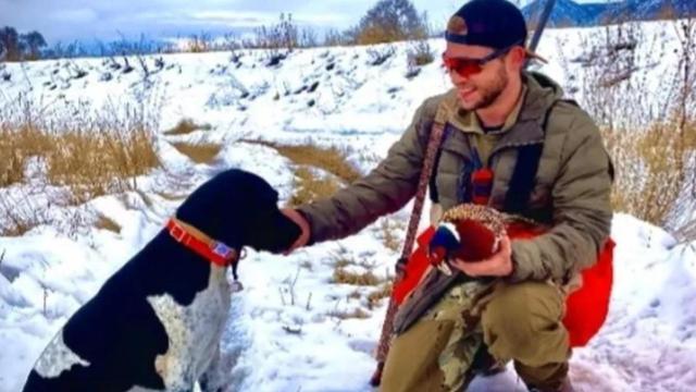 Tuvo un accidente en la montaña y se arrastró durante 11 horas junto a su perro y una pierna rota