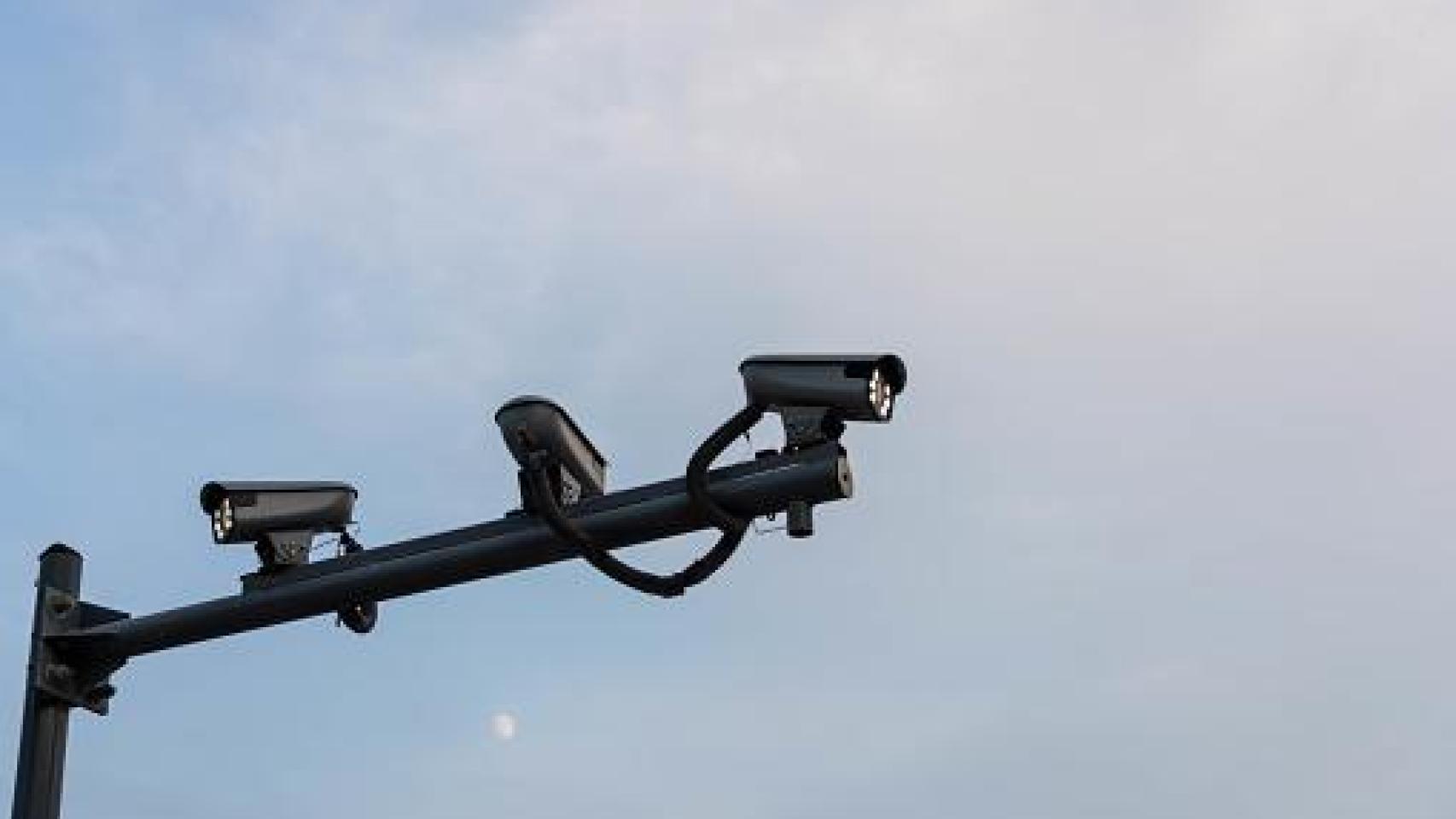 Imagen de un radar en carretera.