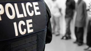 ICE detiene a la pareja de una oficial de Nueva York: "Estamos devastados, es un gran contribuyente a la sociedad"