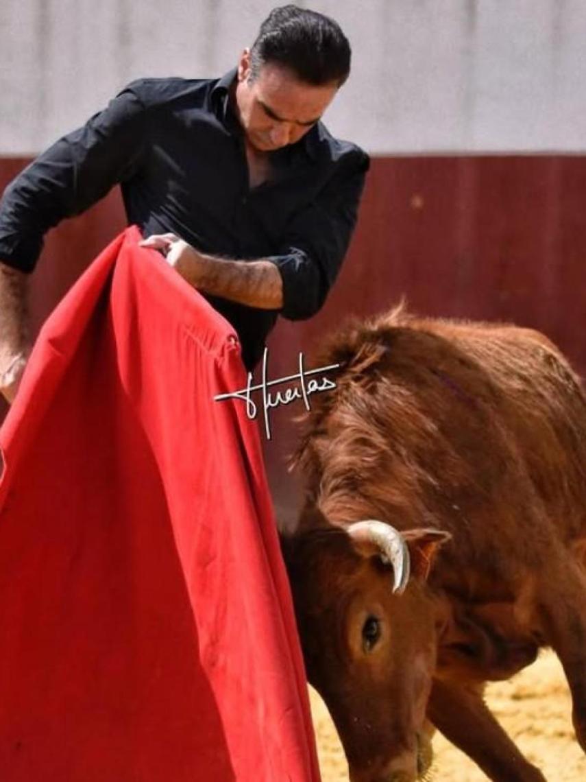 Enrique Ponce, toreando.