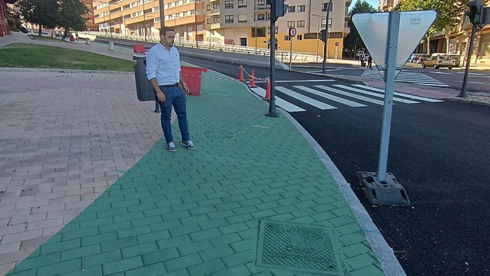 Eloy Tomé en las obras del polémico carril bici