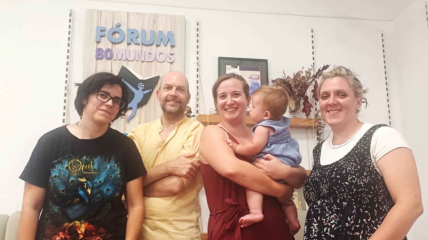 Sara Trigueros, Ralph del Valle, Marina Vicente y Carmen Juan, en el local de 80 Mundos.