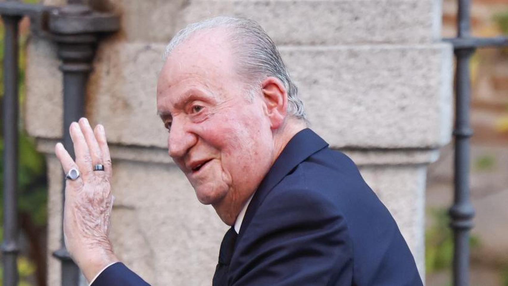 El rey Juan Carlos en el funeral de su sobrino Juan Gómez Acebo.