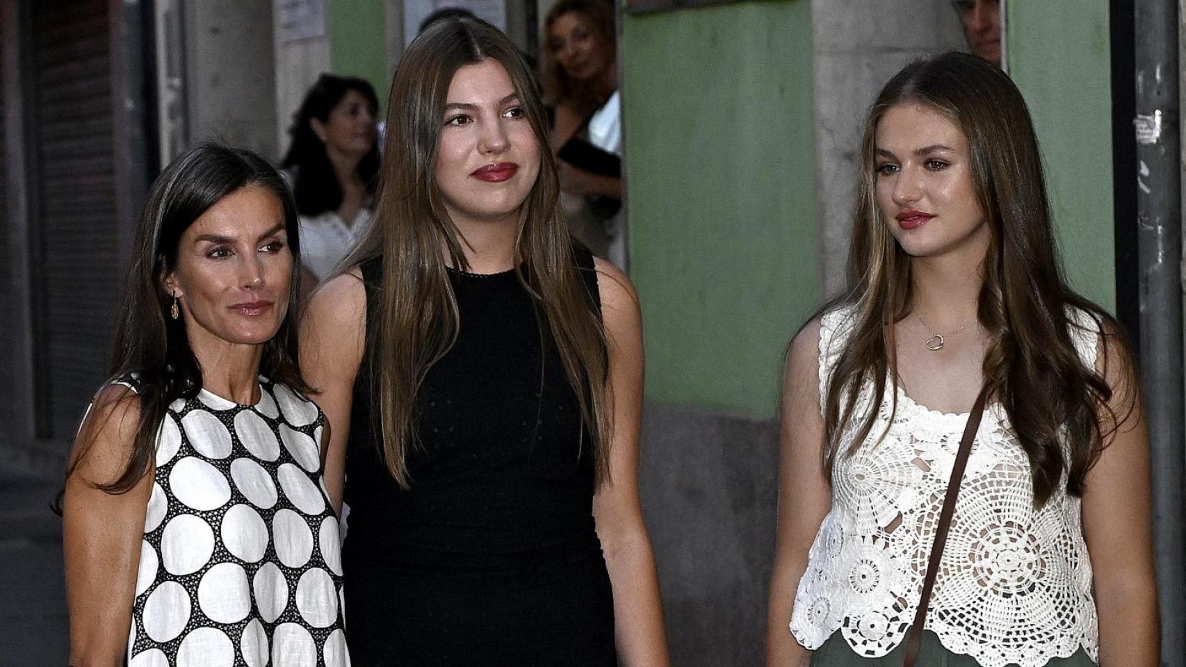 La Reina y sus hijas, en Palma.