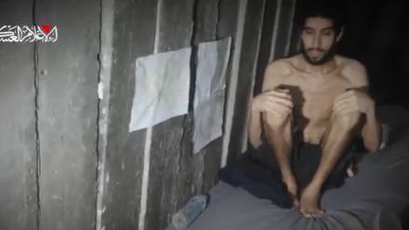 Hamás hace cavar su propia tumba a un rehén israelí.