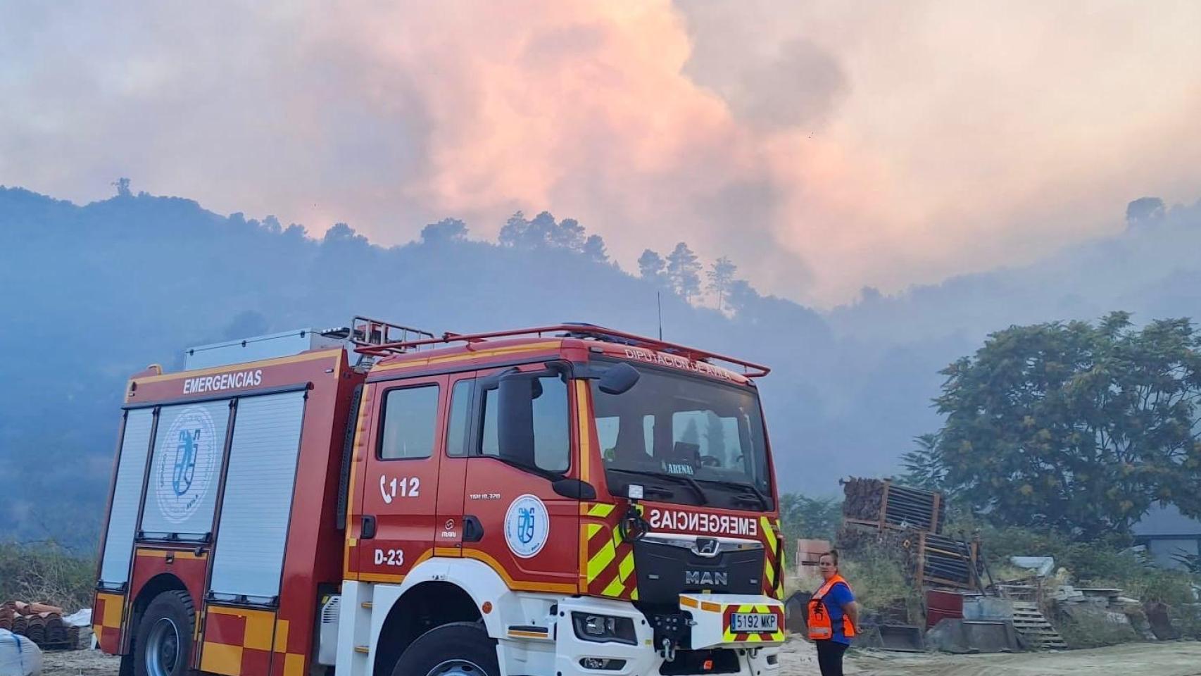 La Diputación de Ávila agradece el “impresionante trabajo” del operativo que ha permitido controlar el incendio de Cuevas del Valle