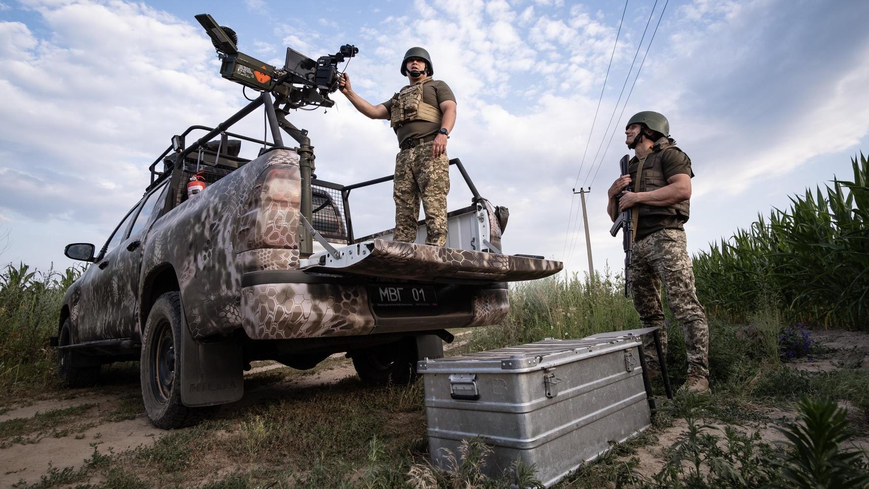 Una posición móvil de la Defensa Aérea Territorial de Kiev, operando un ametralladora pesada Browning.