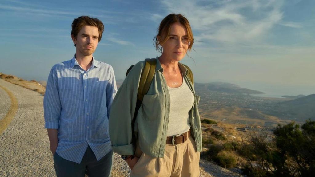 Freddie Highmore y Keeley Hawes en una escena de 'Asesina a sueldo'.