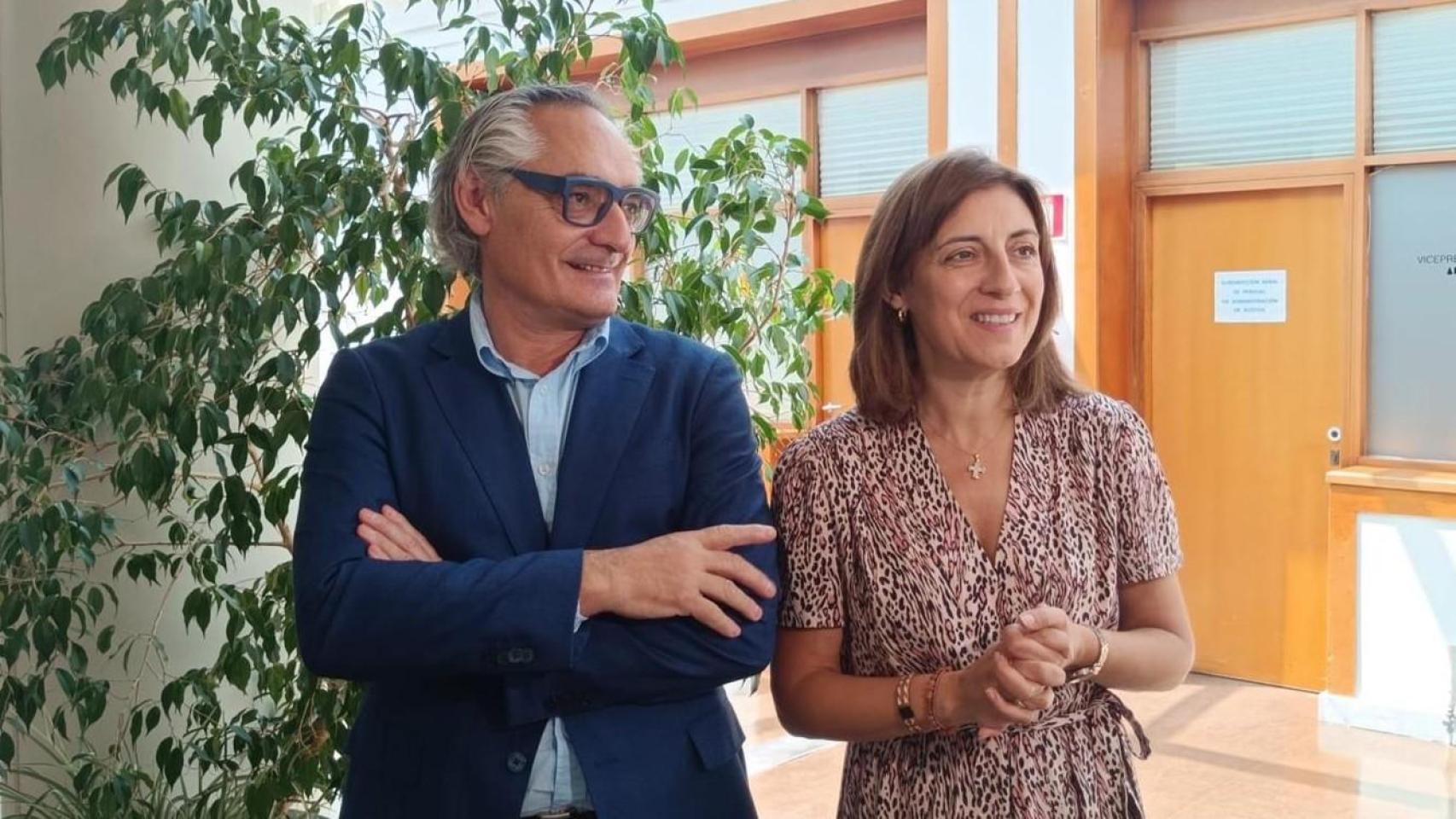 La conselleira de Medio Ambiente y Cambio Climático, Ángeles Vázquez, y el presidente de la Asociación Eólica de Galicia (EGA), José Manuel Pazos