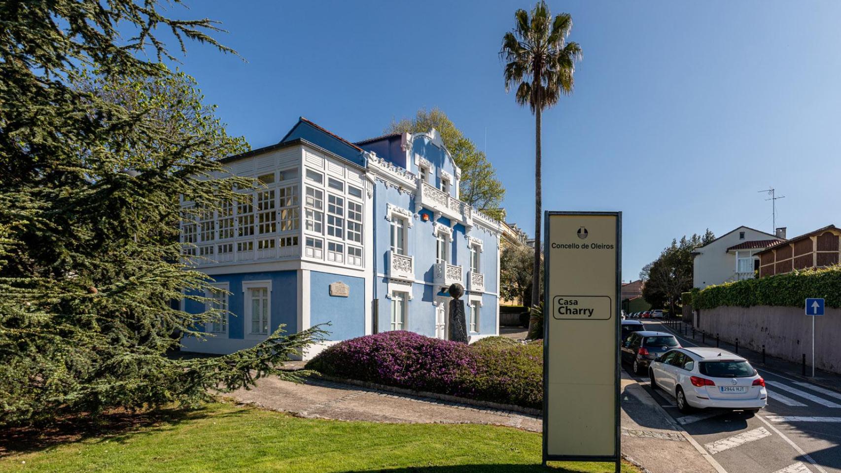 La Casa Charry, en el centro del pueblo de Oleiros