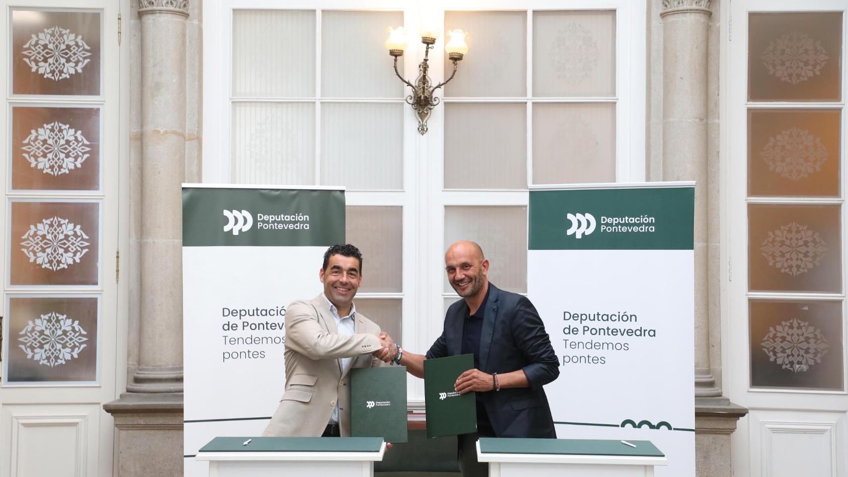 El presidente de la Deputación de Pontevedra, Luis López, y el alcalde de O Porriño, Alejandro Lorenzo