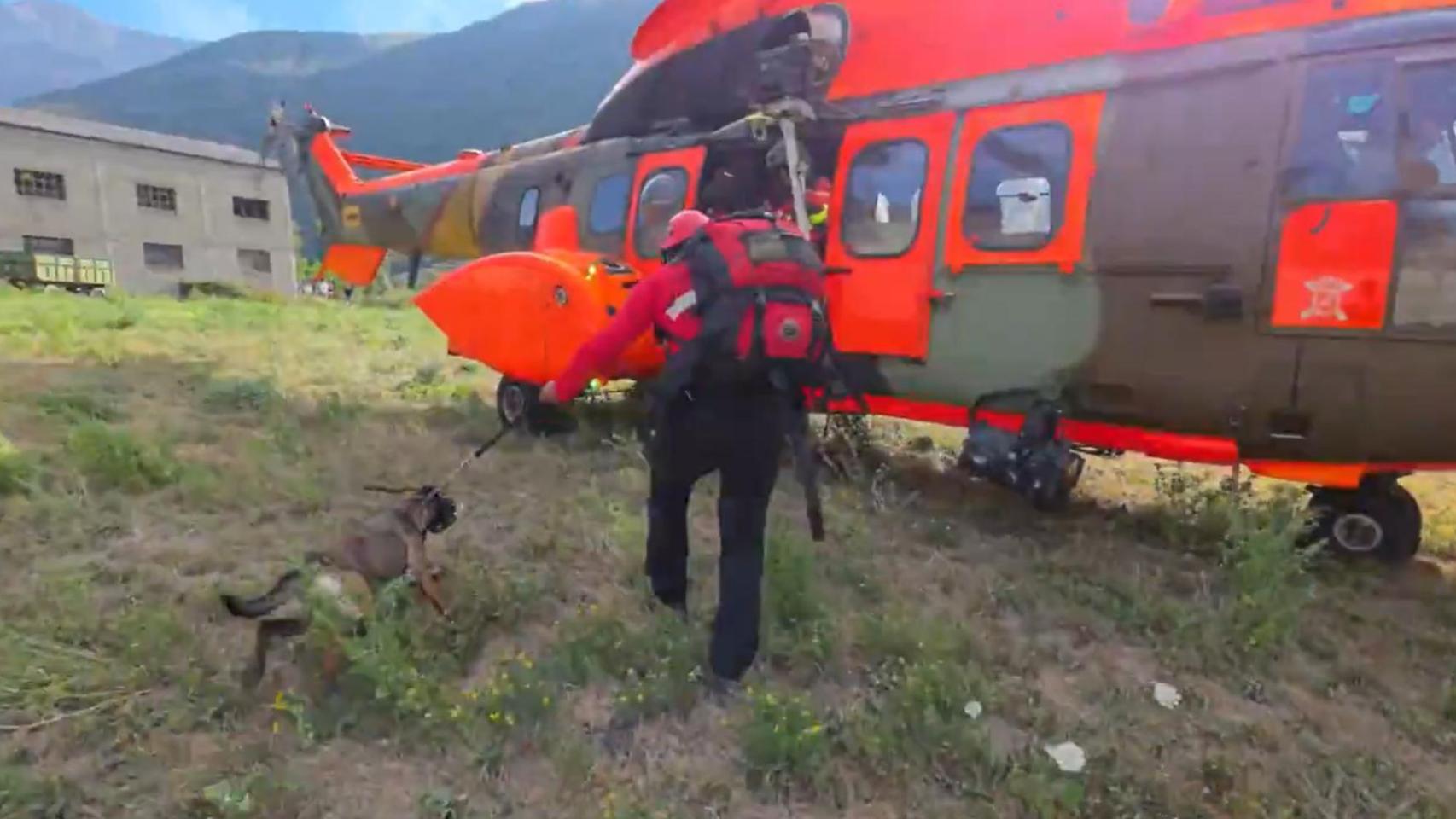 Los efectivos de la UME, en la búsqueda de Cole Henderson.