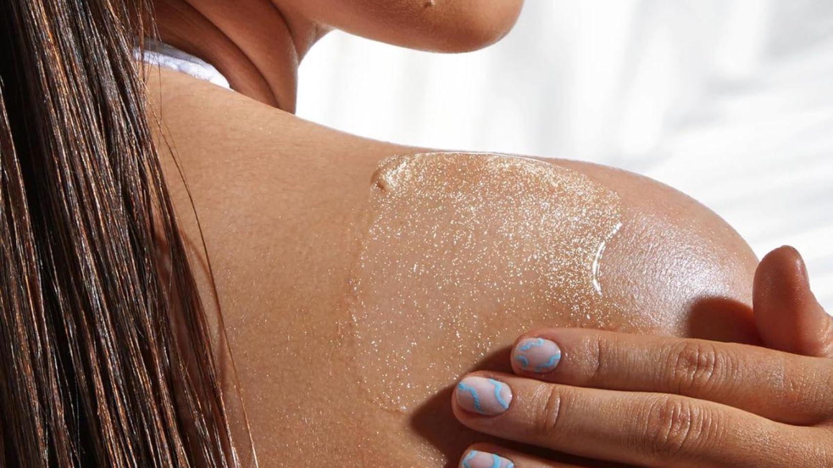Mi aceite hidratante con brillo favorito en verano: para la piel, el pelo y rebajado a mitad de precio
