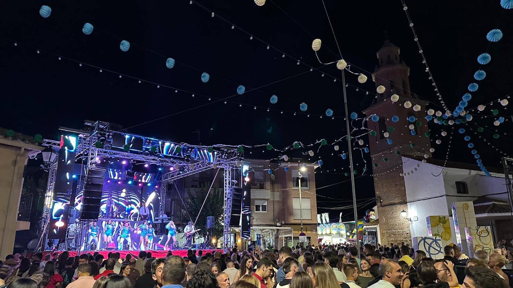 Fiestas patronales en honor a la Virgen del Rosario en Cazalegas (Toledo).