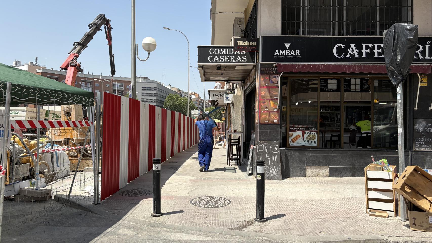 La Cafetería Gran Café, uno de los comercios de la Avenida del Mediterráneo afectado por las obras.