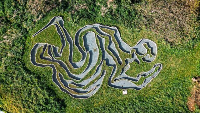 Combate entre Hércules y Gerión de Tim Behrens y Xosé Espona.