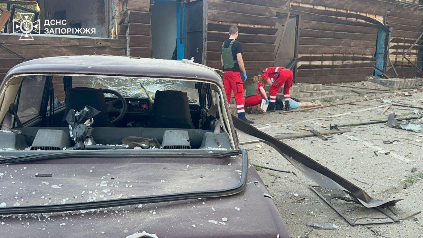 Imagen del ataque contra un complejo vacacional en Zaporiyia.