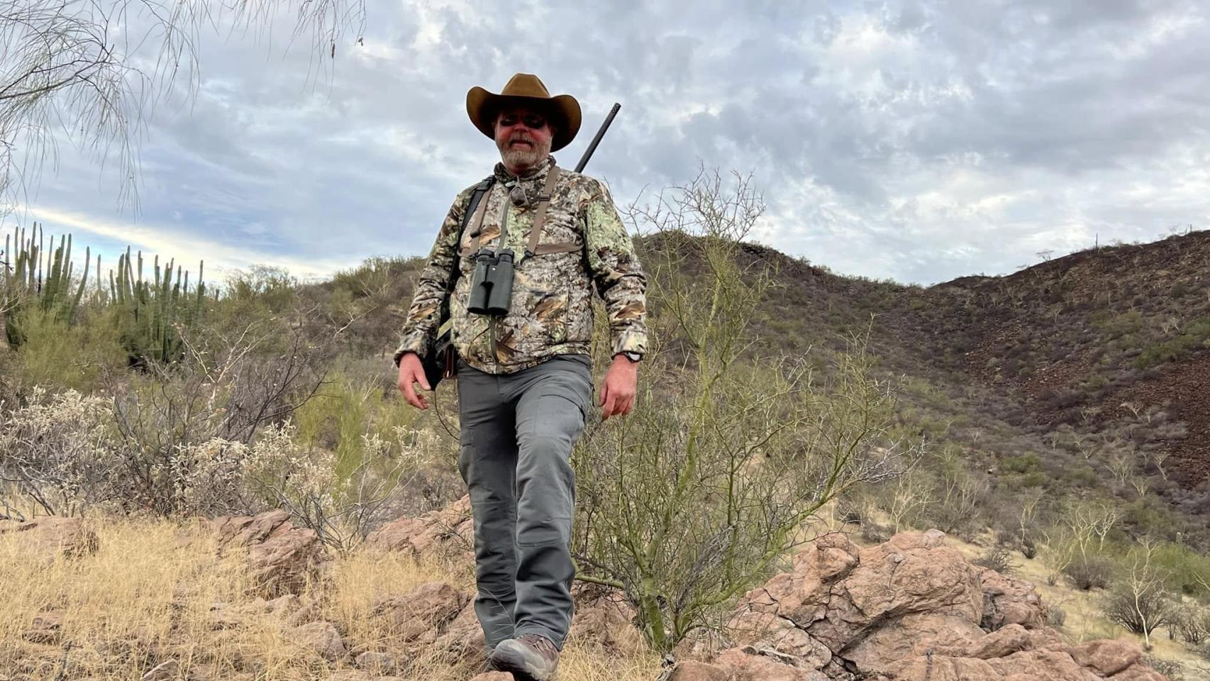 Asher Watkins en una expedición de caza.