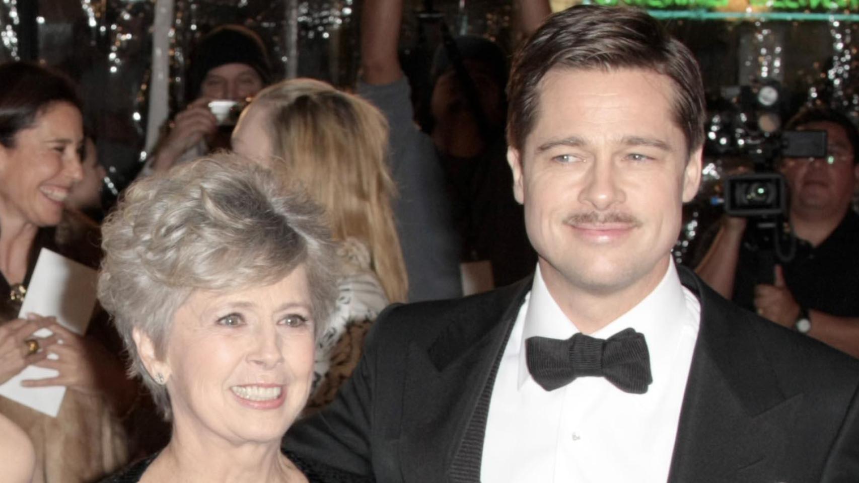 Brad Pitt junto a su madre, Jane Etta, en un acto público, hace unos años.