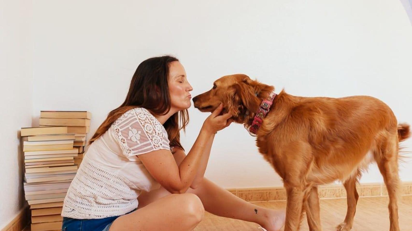 Laura Vidal es la primera española que se dedica a proveer ayuda psicológica a personas que han perdido a sus mascotas.