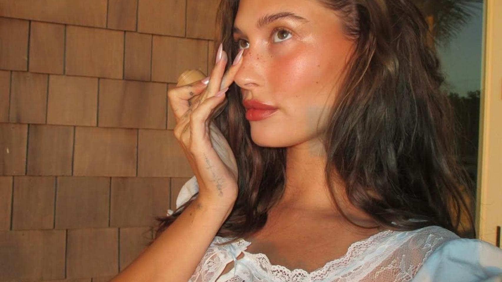 Hailey Bieber, uno de los referentes 'beauty' del momento.