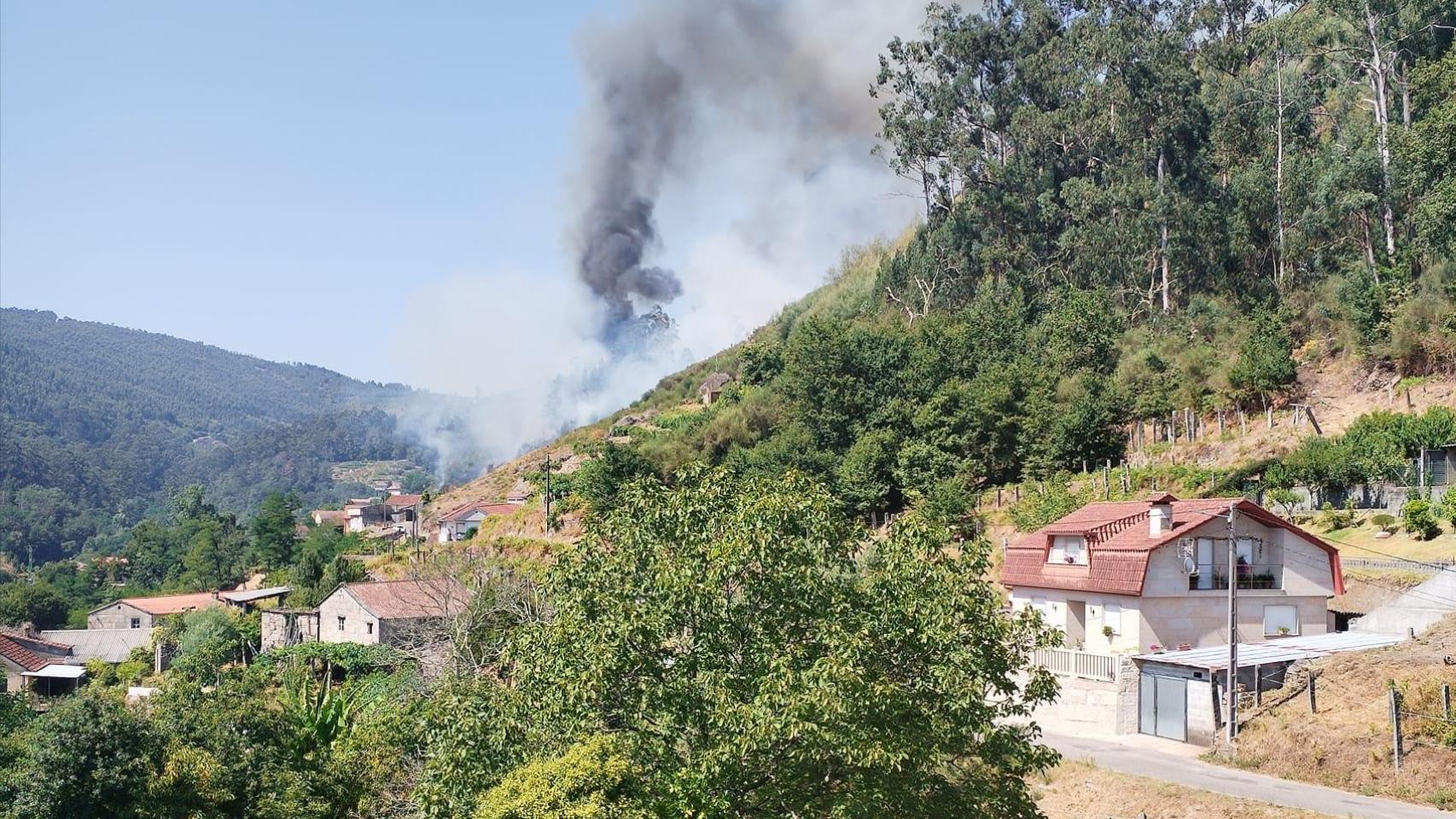 Incendio en Salceda de Caselas (Pontevedra)