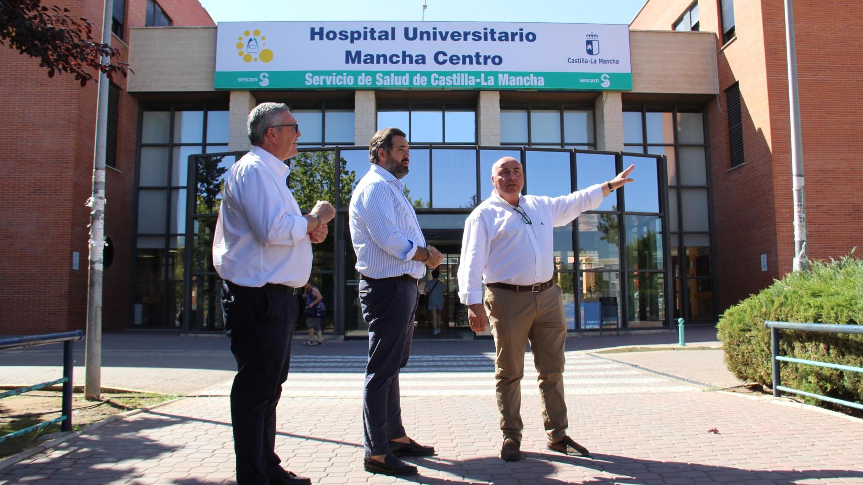 Visita de Paco Núñez al Hospital Mancha Centro de Alcázar de San Juan (Ciudad Real).