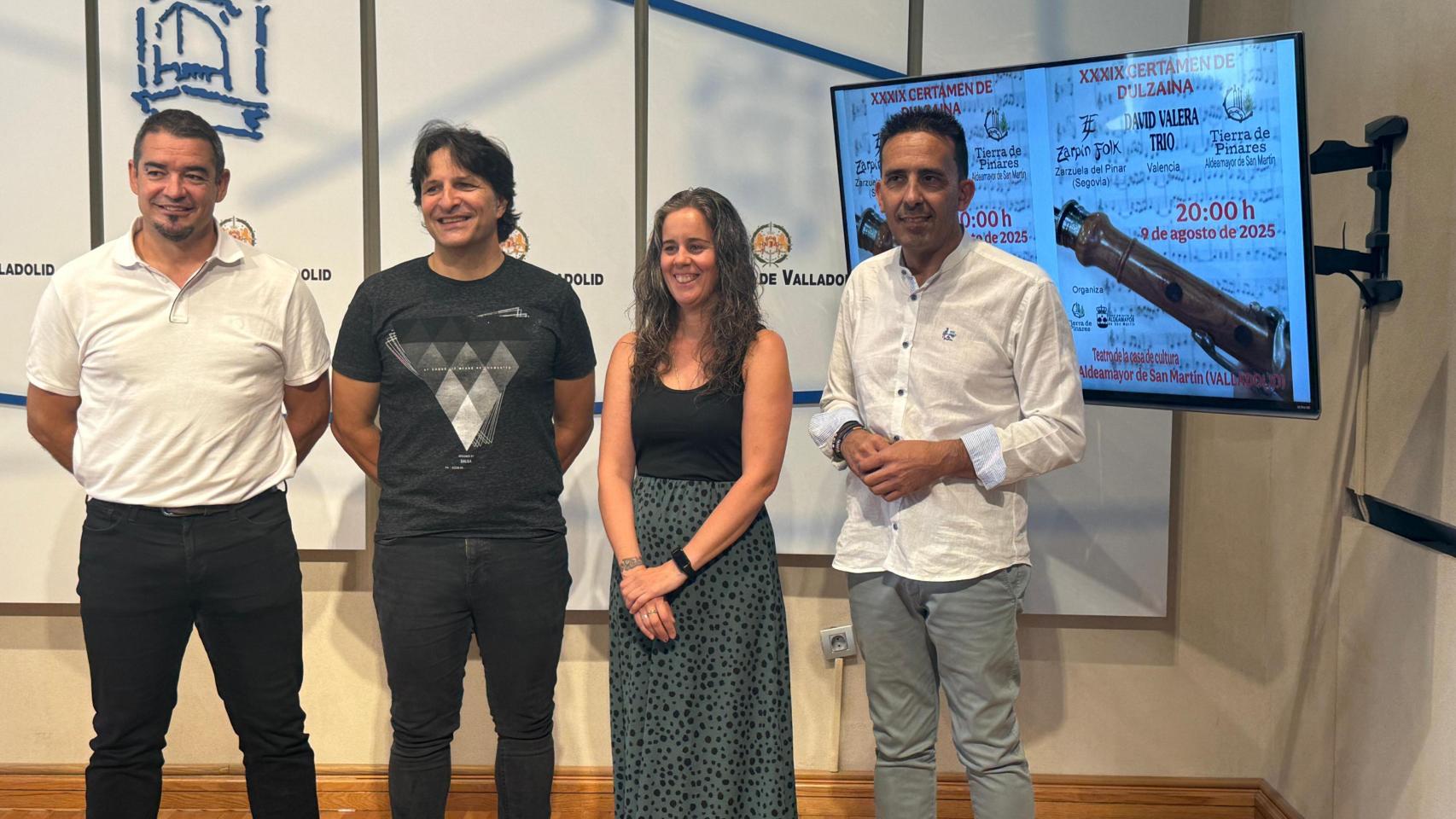 El diputado de Promoción Agroalimentaria, Moisés Santana, junto con la concejala de Aldeamayor de San Martín Ana Belén Blanco en la presentación del Certamen de Dulzainas.