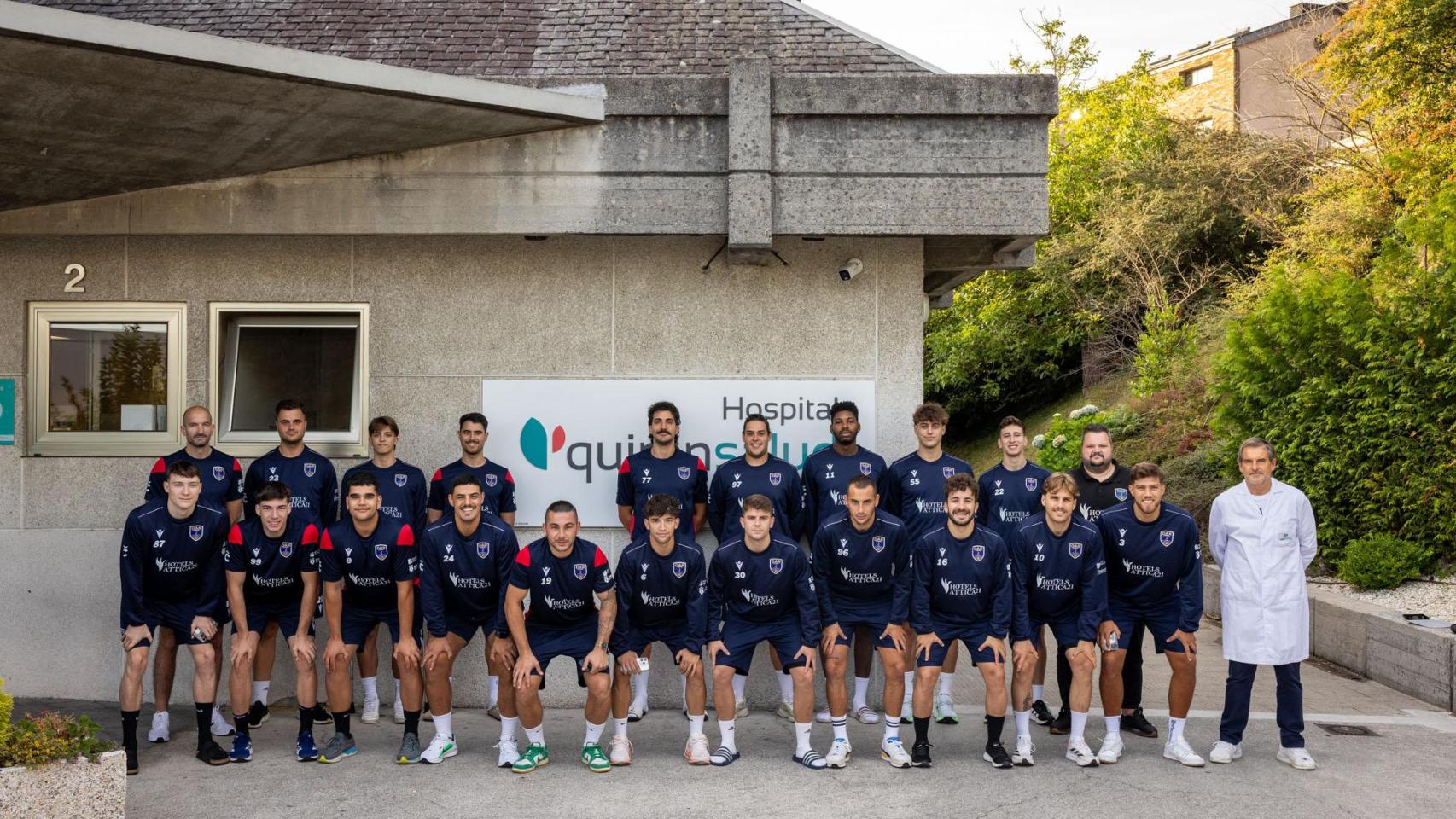 Plantilla del OAR Coruña tras el reconocimiento médico.