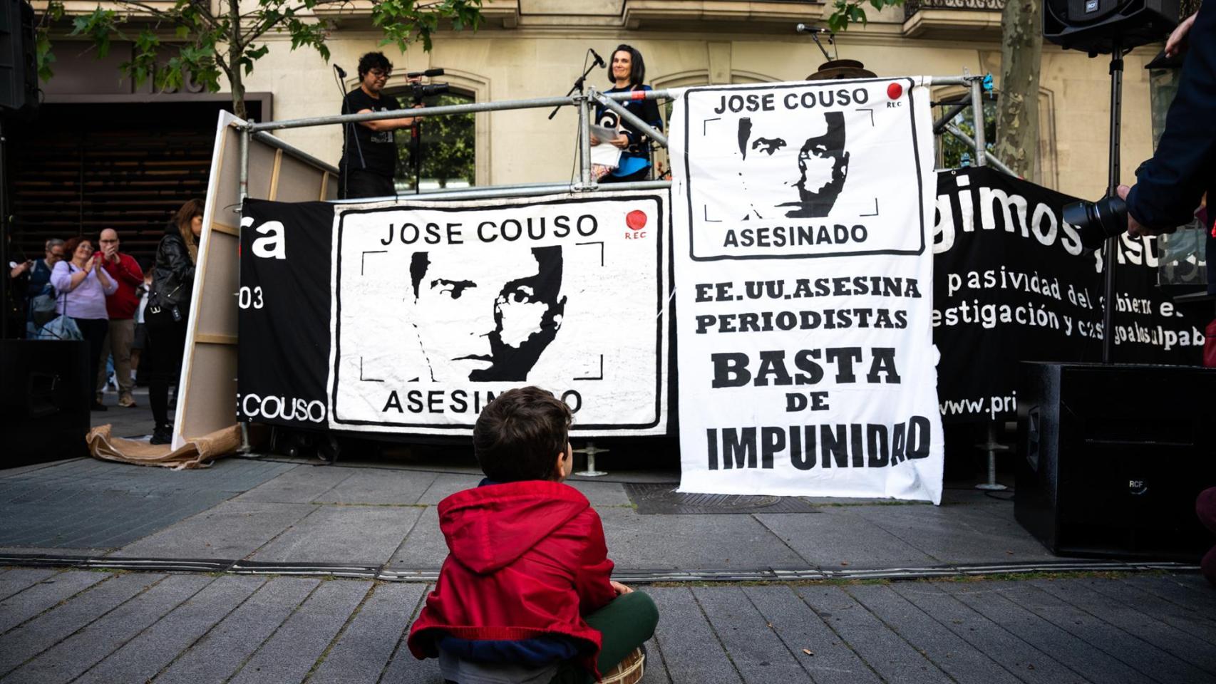 Familiares y amigos de José Couso exigen un año más investigación y justicia.