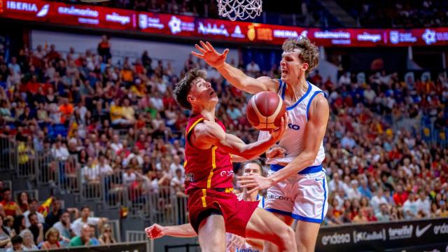Mario Saint-Supéry durante el España-República Checa jugado en Málaga