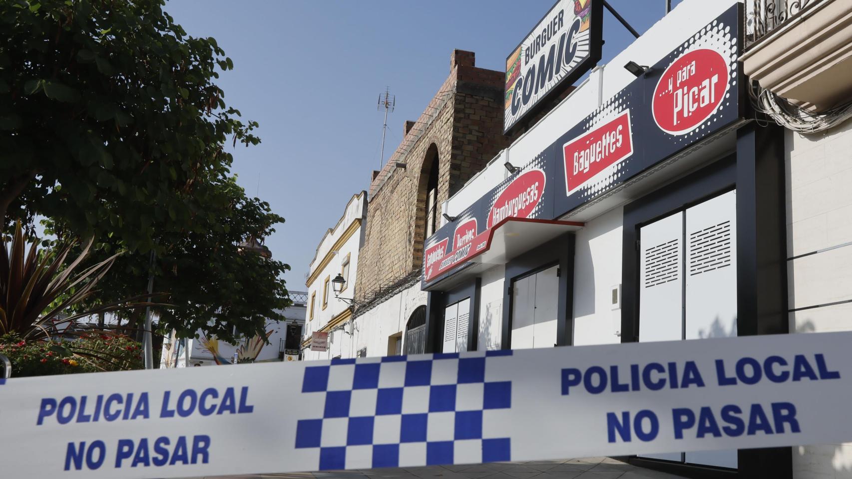 Imagen exterior de la hamburguesería de Las Cabezas de San Juan donde se ha registrado el suceso.