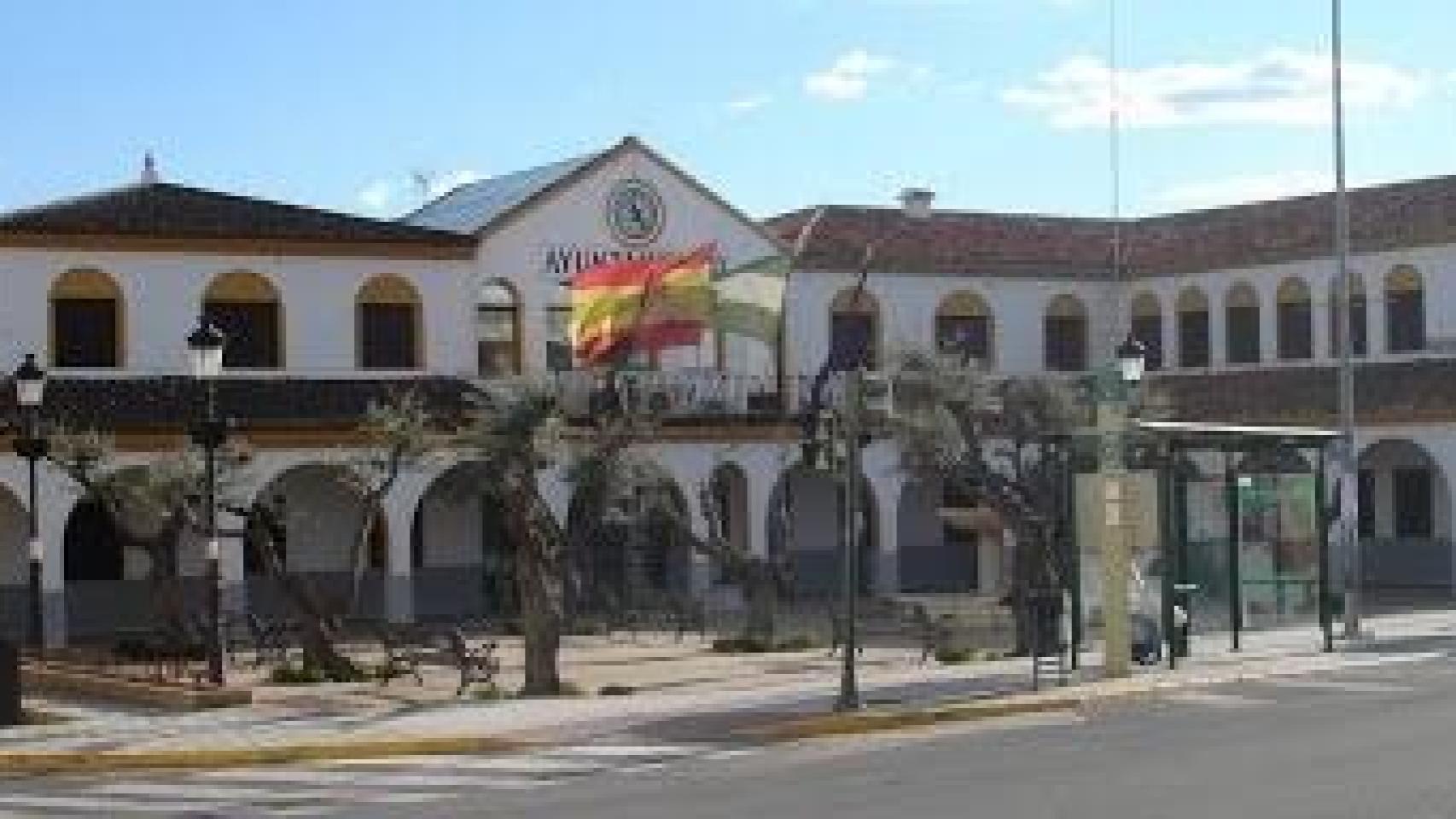 Imagen del ayuntamiento del pueblo.