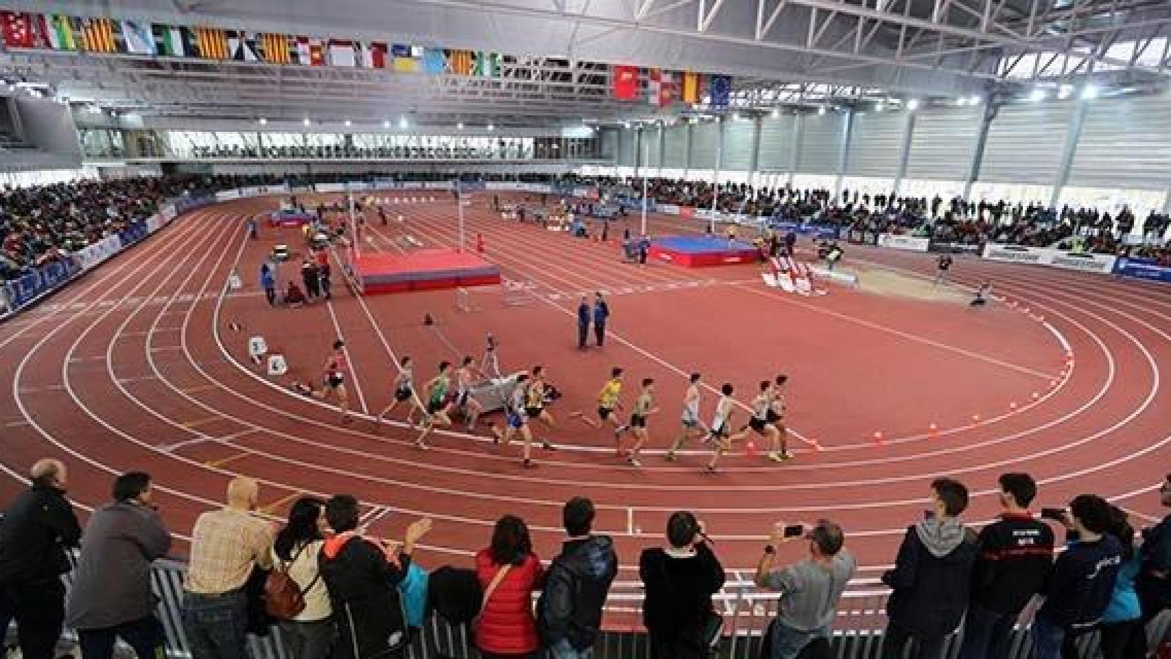 Pista de atletismo cubierta de La Aldehuela