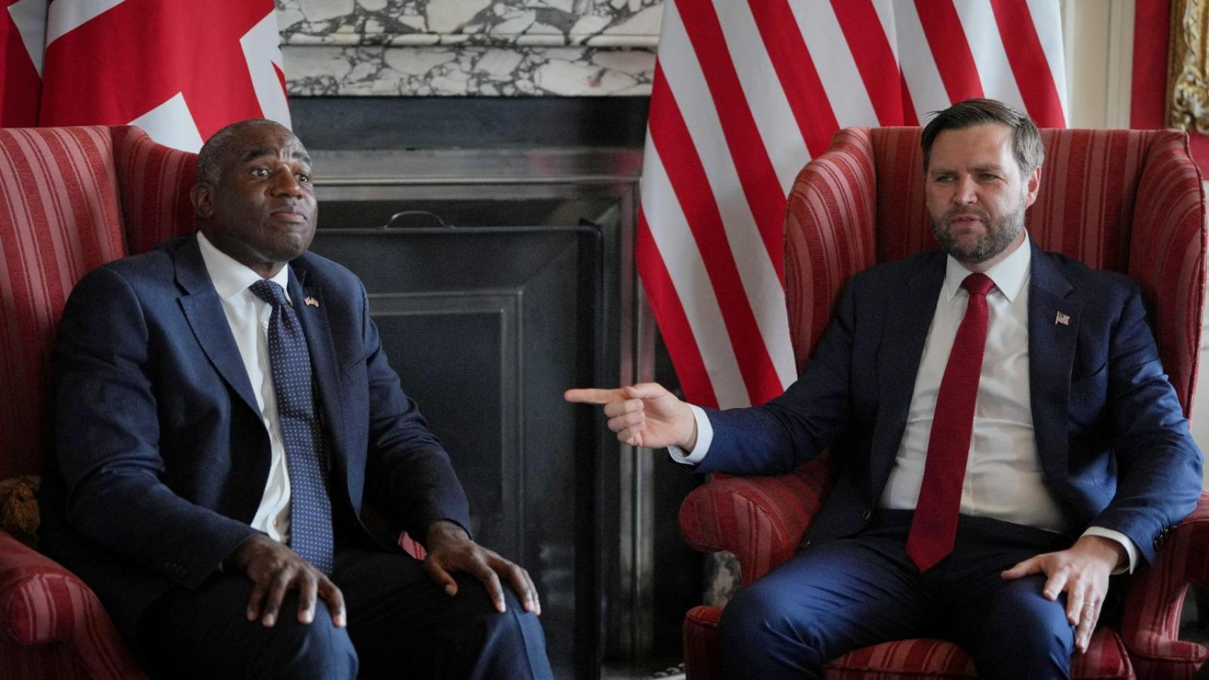El Secretario de Estado para Asuntos Exteriores y de la Mancomunidad, David Lammy, y el vicepresidente de EEUU, J.D. Vance.