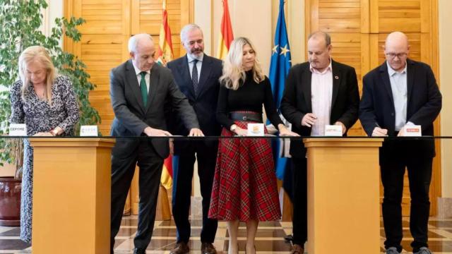 Cepyme, CEOE, Gobierno de Aragón, UGT y CCOO, en la sede del Gobierno de Aragón.
