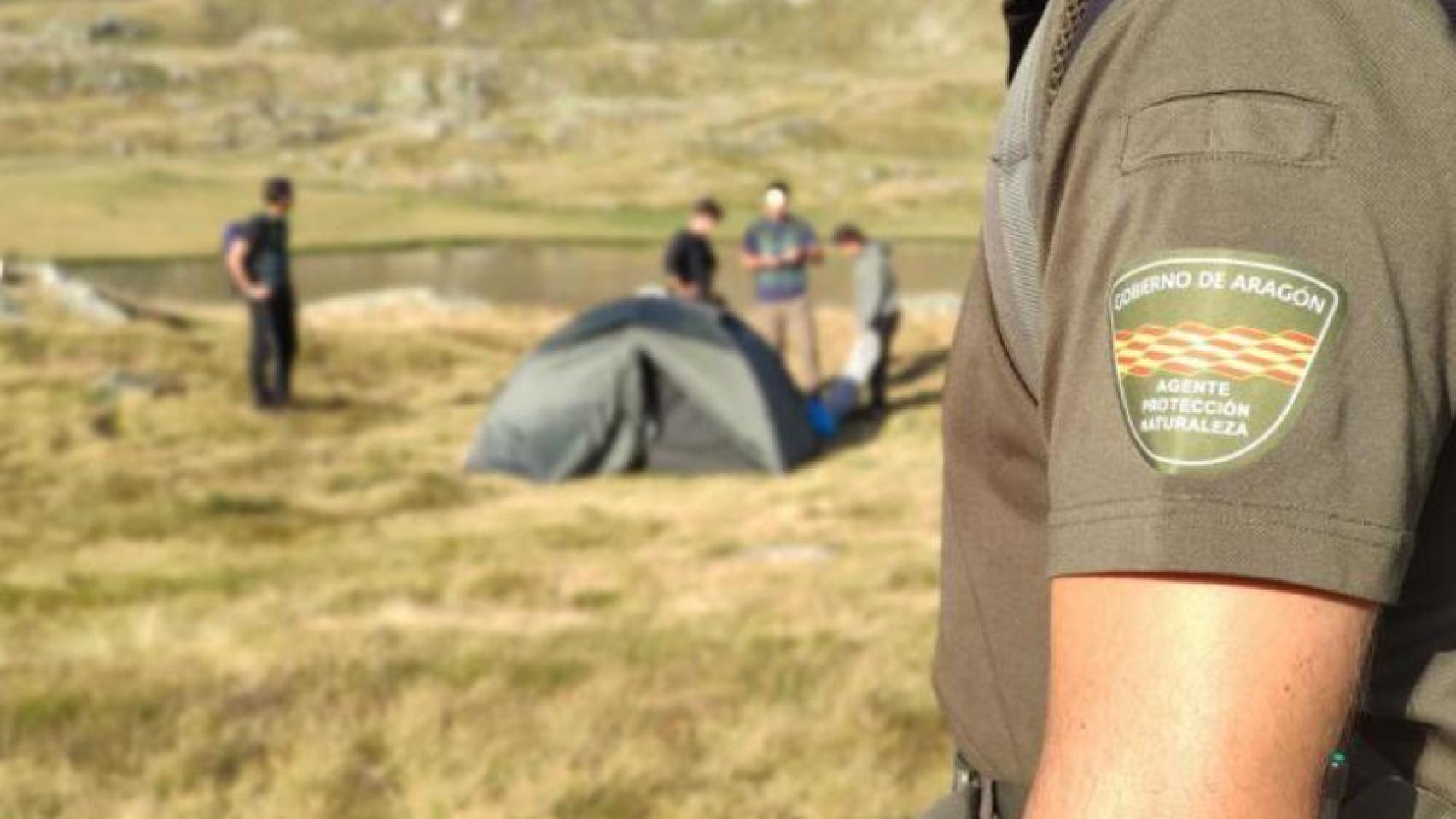 Los agentes, durante la campaña de vigilancia.
