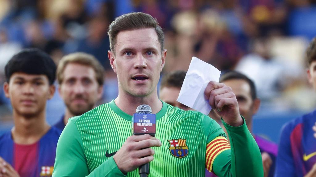 El capitán del Barça, Marc-André ter Stegen, durante su discurso previo al Trofeo Joan Gamper.