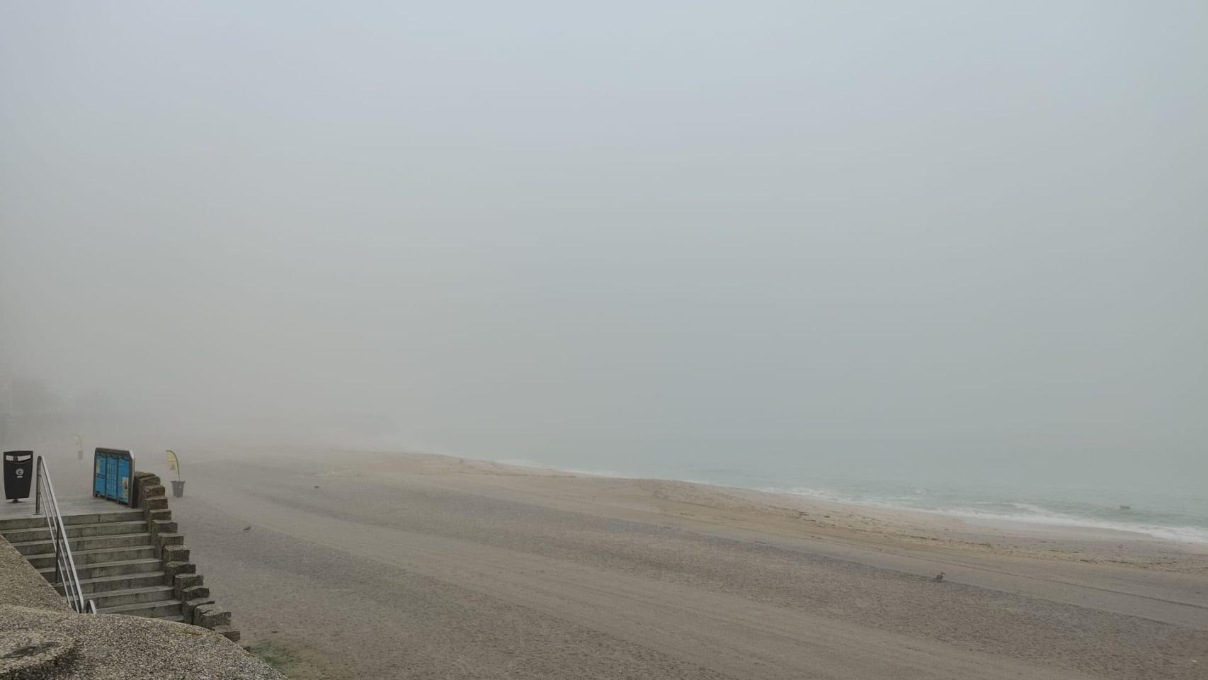 A Coruña, cubierta por la niebla este lunes