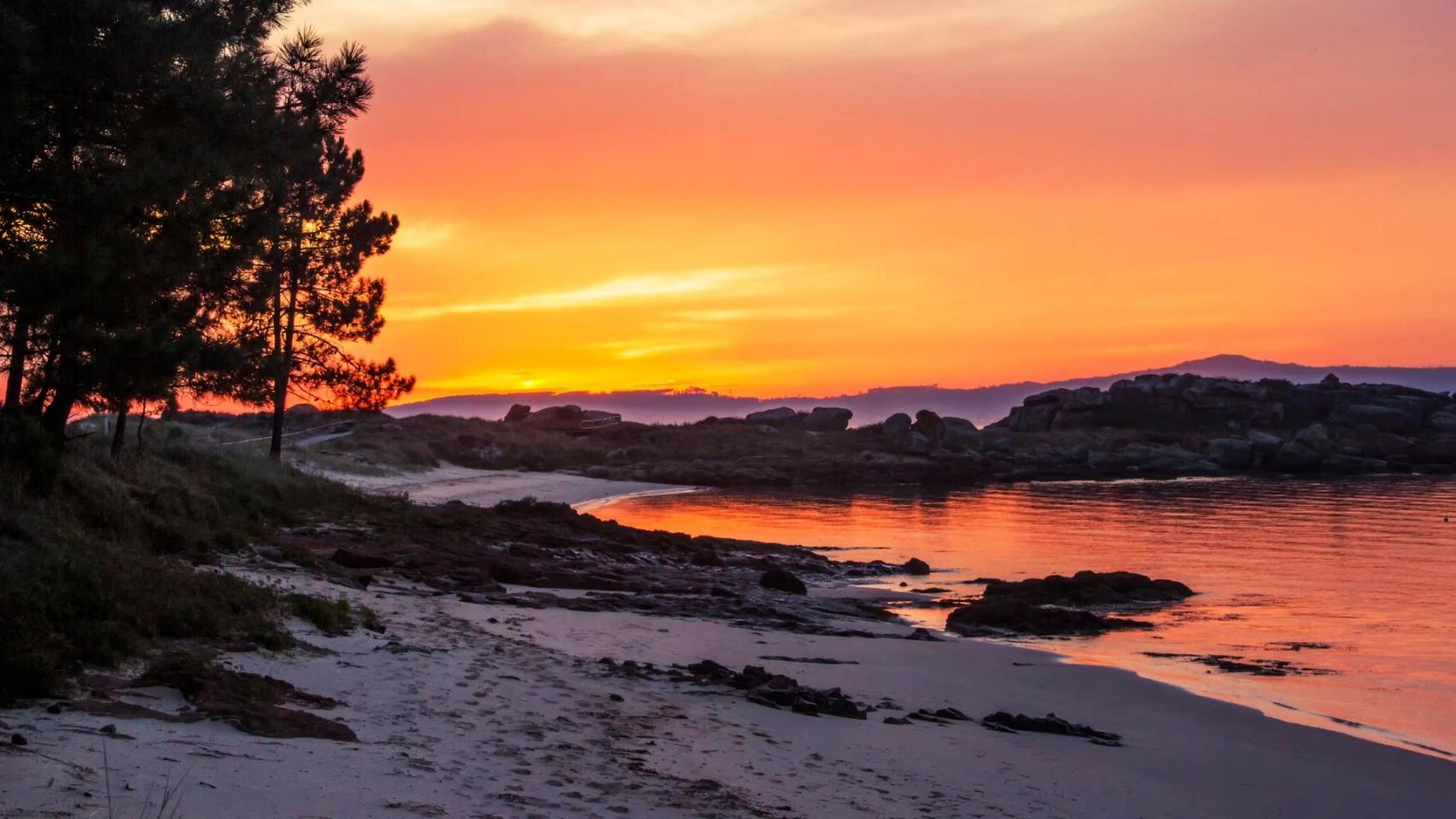 Atardecer en una playa de Galicia