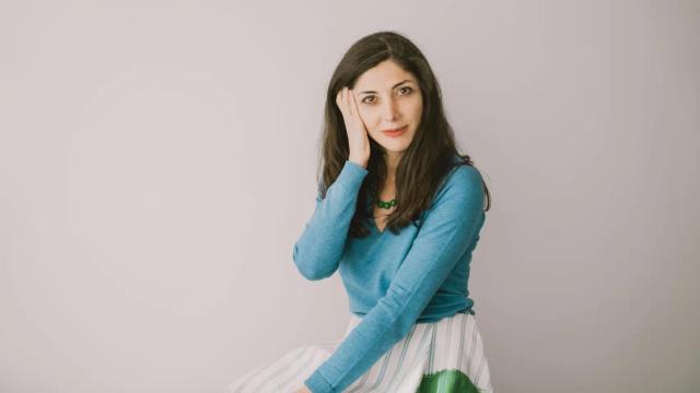 Espido Freire posando durante una entrevista para Magas en el mes de mayo.