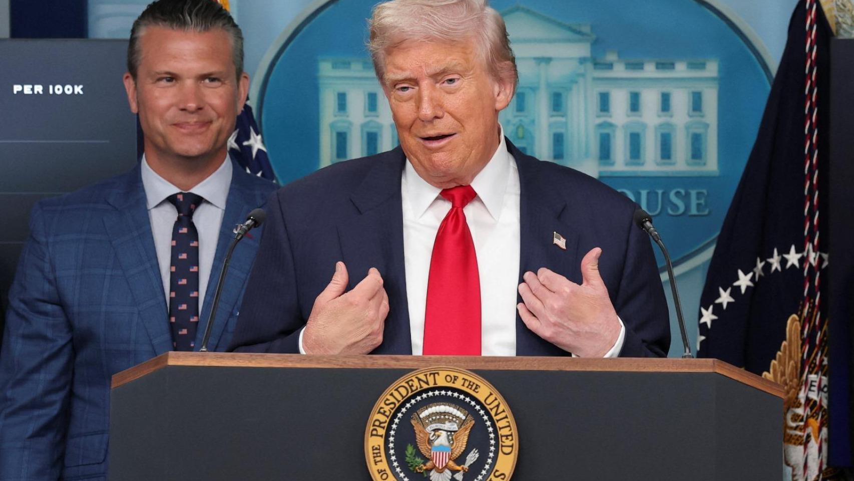 Donald Trump ofrece una rueda de prensa en la Casa Blanca sobre el envío de agentes federales para reforzar la policía en Washington DC.