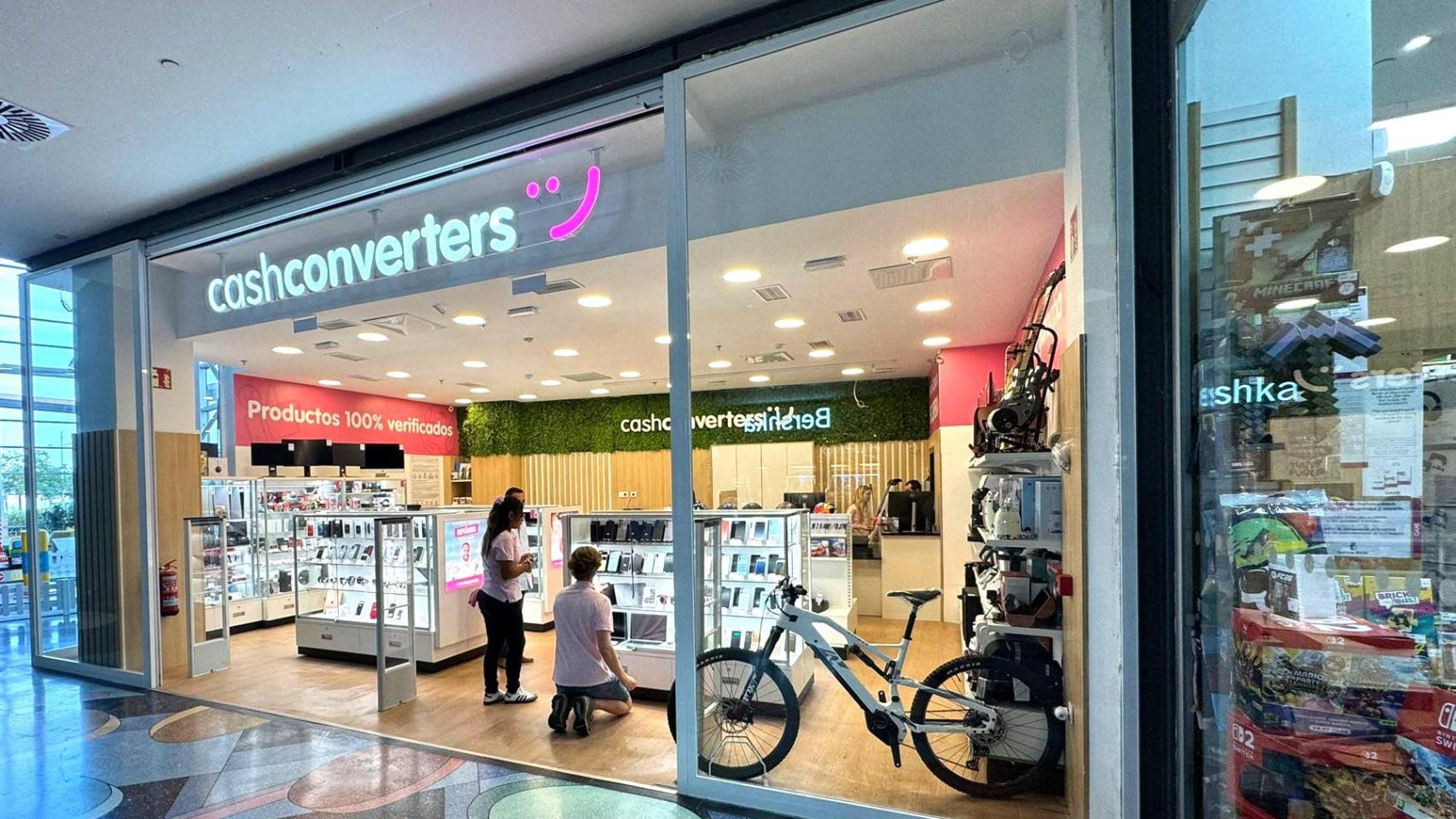 La nueva tienda de Cash Converters en la planta baja del centro comercial Luz del Tajo de Toledo.