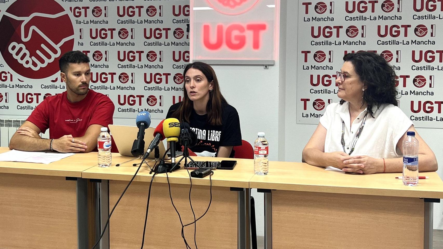 Adrián Carbajo, Belén Guirao y Lola Alcónez, de izquierda a derecha, durante la rueda de prensa.
