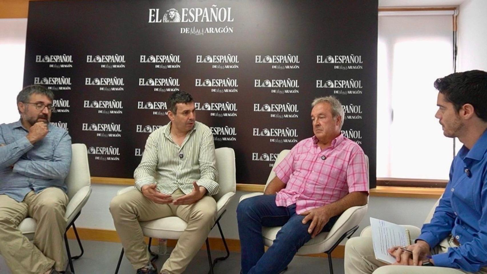 De izquierda a derecha, el concejal de Alcalá de la Selva, el alcalde de Canfranc y el regidor de Cosuenda.