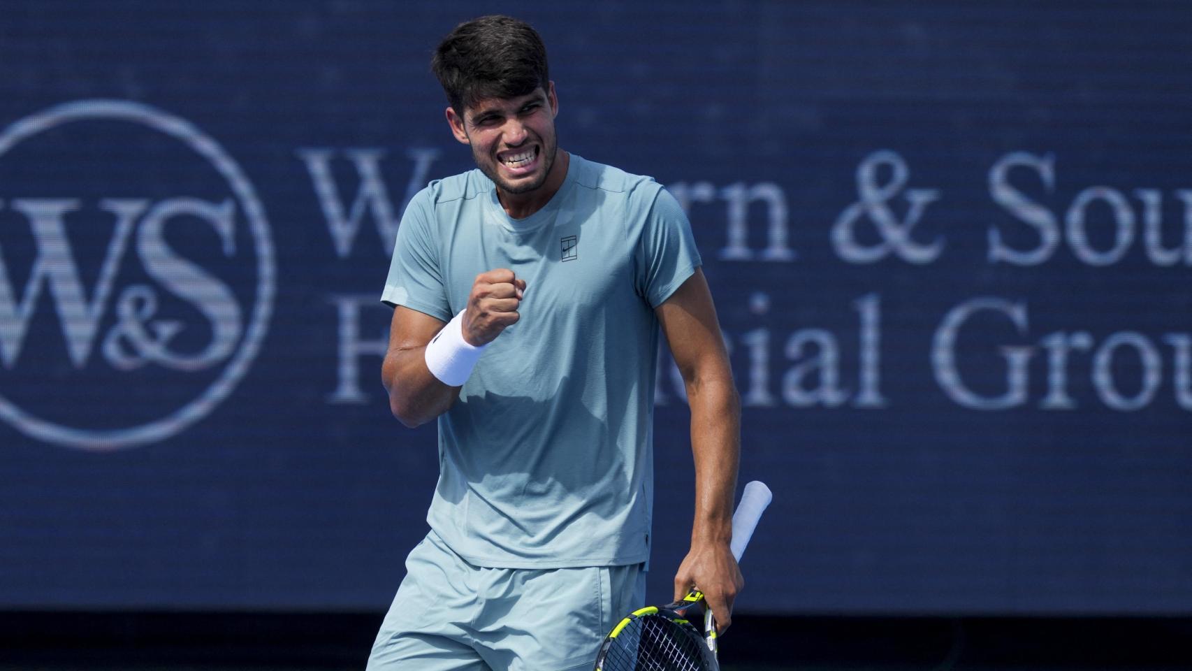Alcaraz celebra un punto durante su partido de este martes.